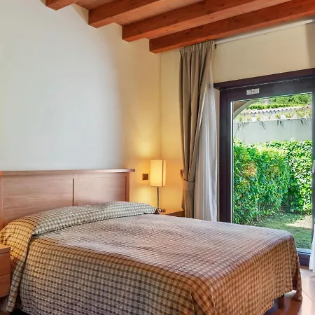 بيت للعطل Lake-view Holiday In With Garden And Fireplace