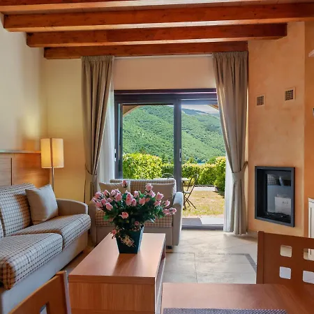 Lake-view Holiday In With Garden And Fireplace سكانو