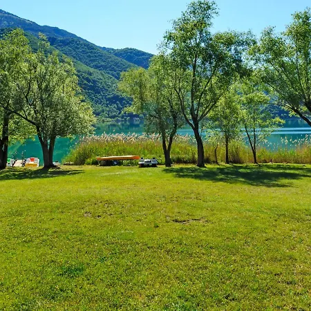 Lake-view Holiday In With Garden And Fireplace سكانو
