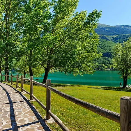 Lake-view Holiday In With Garden And Fireplace * سكانو