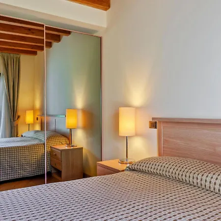 بيت للعطل Lake-view Holiday In With Garden And Fireplace *