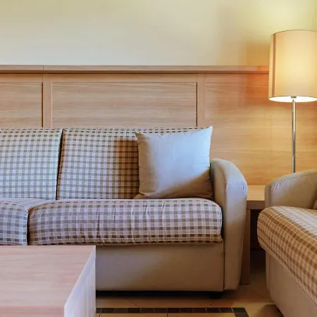 Lake-view Holiday In With Garden And Fireplace بيت للعطل