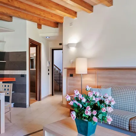 Lake-view Holiday In With Garden And Fireplace بيت للعطل